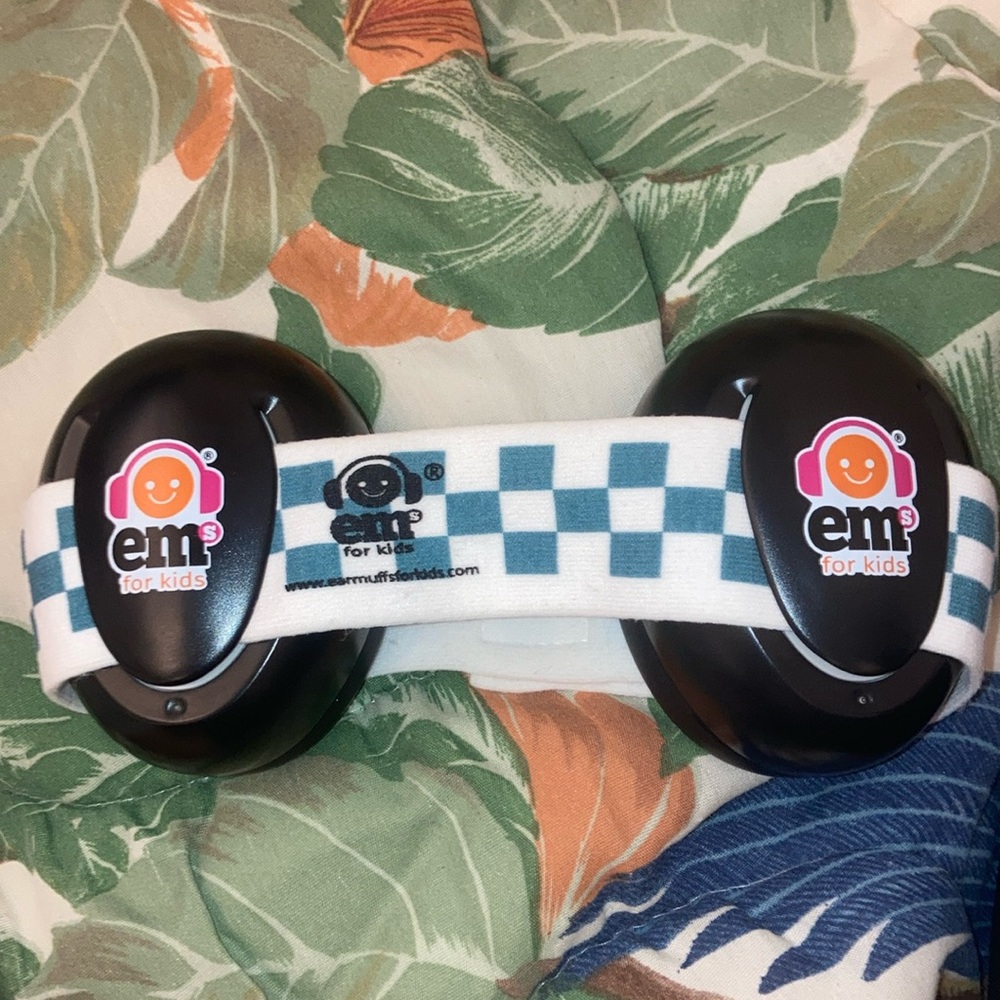 Noise cancelling ear muff for babies